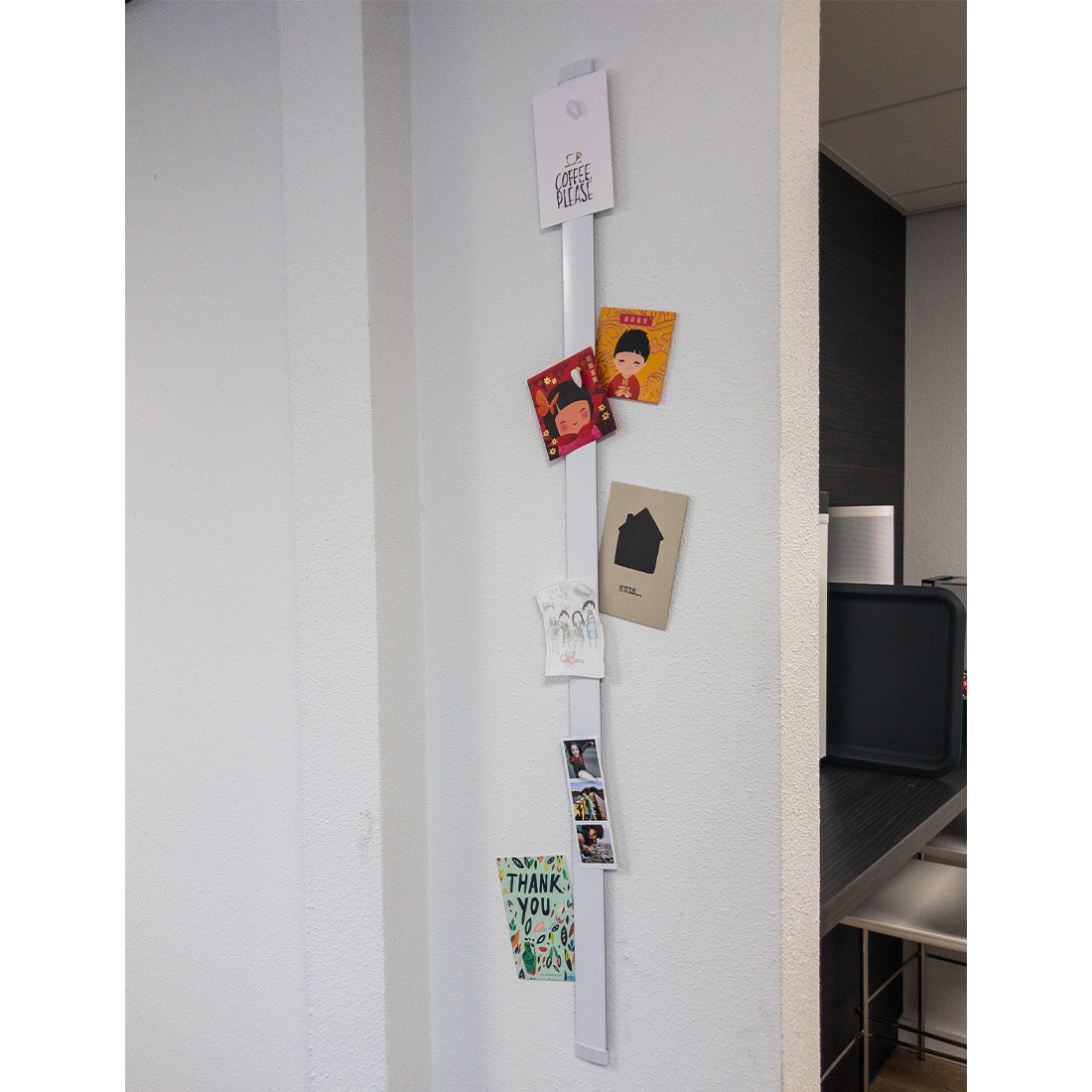 Verticaal ophangsysteem aan kleine wand