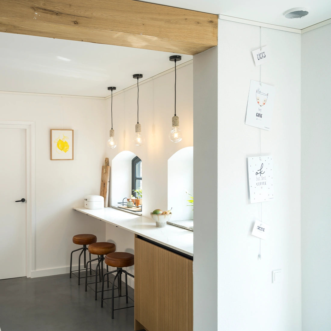 Picture Mouse ophangen in keuken met kaarten