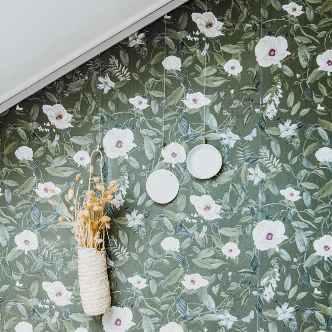 Schuine stopper behang groene bloemen zolder