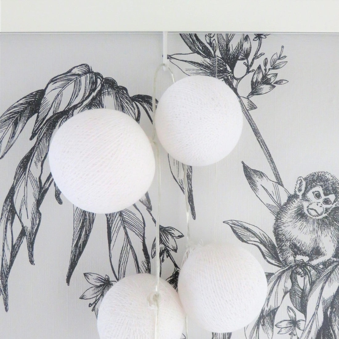 Artiteq Twister Hook met lichtsnoer in slaapkamer