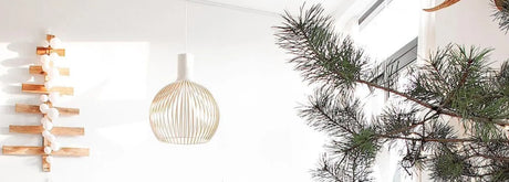 Kerstversiering boven tafel