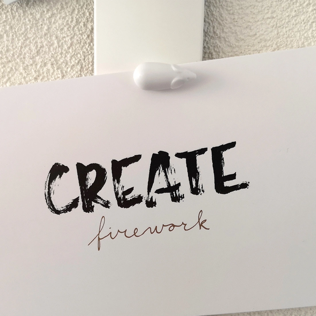 Close up magneet muis aan Card Rail