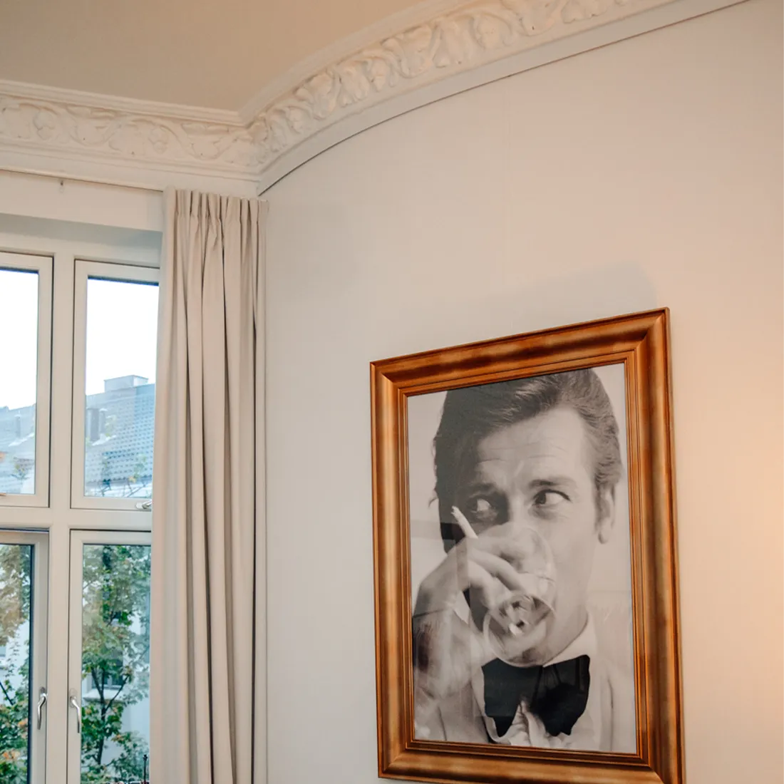 NL Schilderij aan ronde wand