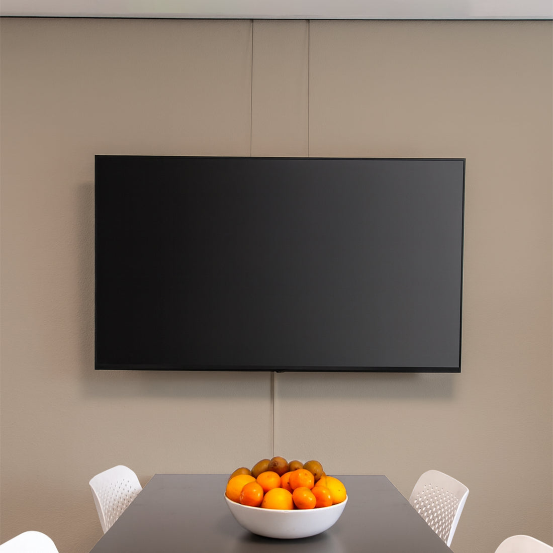 NL TV ophangsysteem boven tafel 