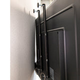 Achterkant TV ophansysteem aan tv en muur