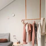 Schuine stopper op zolder onder schuine wand