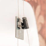 Artiteq Ophanghaak Micro Grip 20 kg bevestigd aan dibondhanger paneel