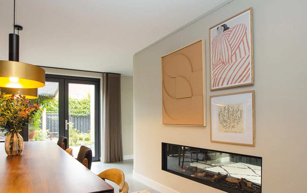 Hanging a Painting Without Drilling: choose Artiteq Hanging System!