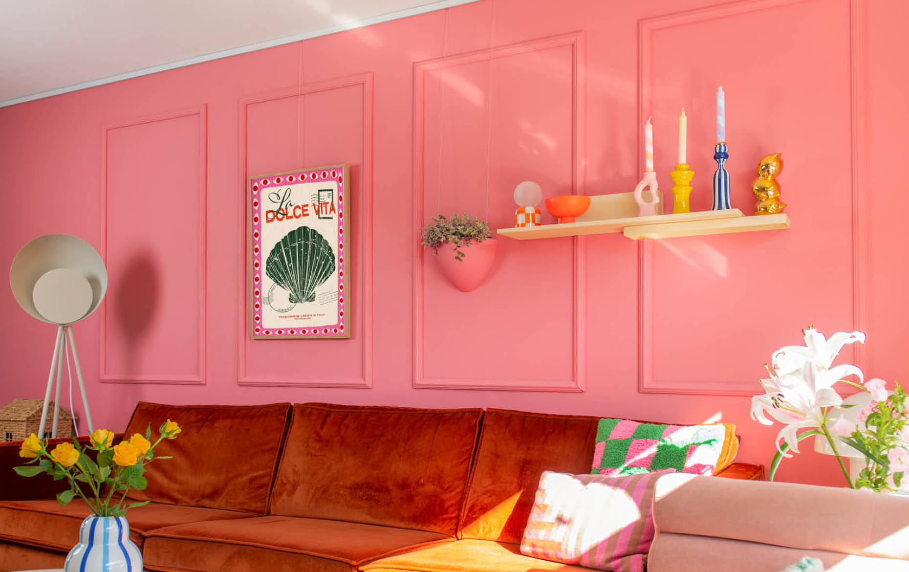 NL roze muur met schelpenposter